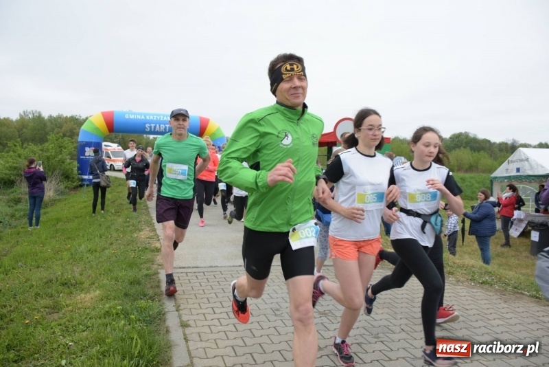 Zdjęcie w galerii na portalu naszraciborz.pl: Biegli i maszerowali, by pomóc Zosi [FOTO] wiadomości z regionu