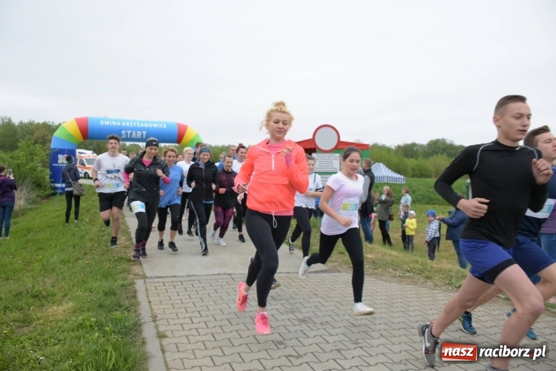 Zdjęcie w galerii na portalu naszraciborz.pl: Biegli i maszerowali, by pomóc Zosi [FOTO] wiadomości z regionu