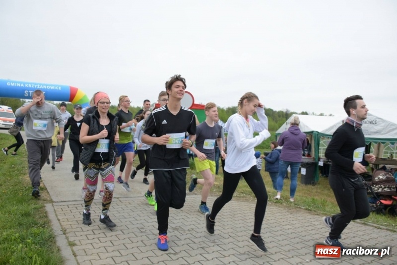 Zdjęcie w galerii na portalu naszraciborz.pl: Biegli i maszerowali, by pomóc Zosi [FOTO] wiadomości z regionu