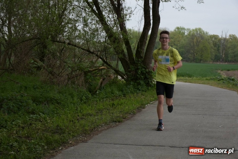 Zdjęcie w galerii na portalu naszraciborz.pl: Biegli i maszerowali, by pomóc Zosi [FOTO] wiadomości z regionu
