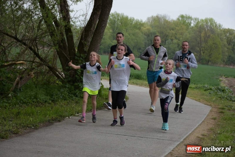 Zdjęcie w galerii na portalu naszraciborz.pl: Biegli i maszerowali, by pomóc Zosi [FOTO] wiadomości z regionu