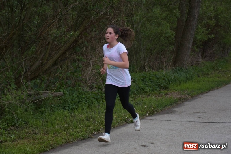 Zdjęcie w galerii na portalu naszraciborz.pl: Biegli i maszerowali, by pomóc Zosi [FOTO] wiadomości z regionu