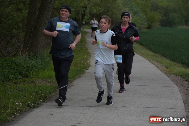 Zdjęcie w galerii na portalu naszraciborz.pl: Biegli i maszerowali, by pomóc Zosi [FOTO] wiadomości z regionu