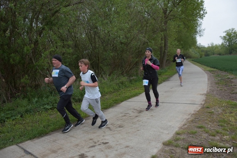 Zdjęcie w galerii na portalu naszraciborz.pl: Biegli i maszerowali, by pomóc Zosi [FOTO] wiadomości z regionu