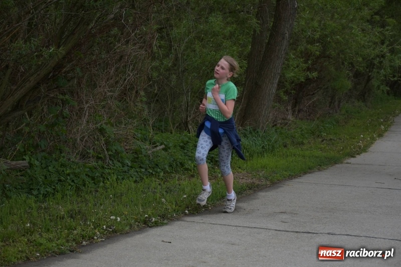 Zdjęcie w galerii na portalu naszraciborz.pl: Biegli i maszerowali, by pomóc Zosi [FOTO] wiadomości z regionu