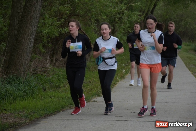 Zdjęcie w galerii na portalu naszraciborz.pl: Biegli i maszerowali, by pomóc Zosi [FOTO] wiadomości z regionu
