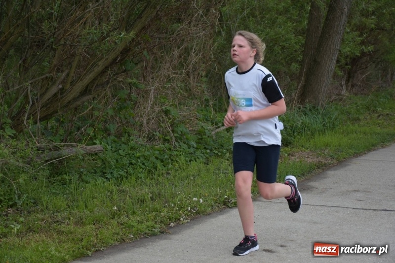 Zdjęcie w galerii na portalu naszraciborz.pl: Biegli i maszerowali, by pomóc Zosi [FOTO] wiadomości z regionu