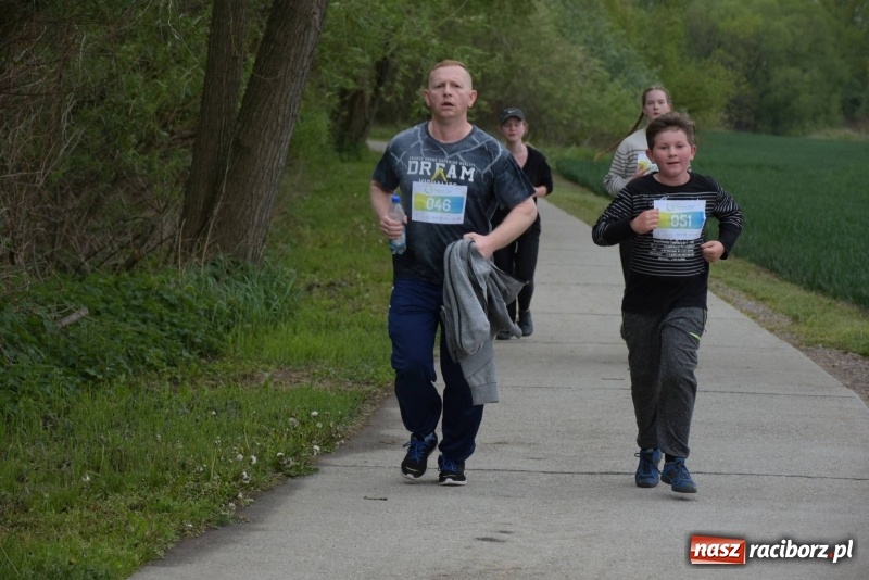 Zdjęcie w galerii na portalu naszraciborz.pl: Biegli i maszerowali, by pomóc Zosi [FOTO] wiadomości z regionu