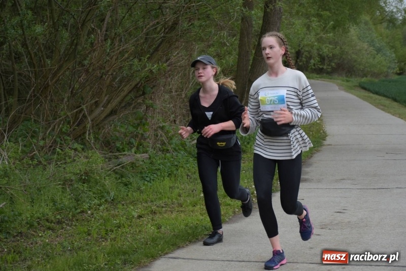 Zdjęcie w galerii na portalu naszraciborz.pl: Biegli i maszerowali, by pomóc Zosi [FOTO] wiadomości z regionu