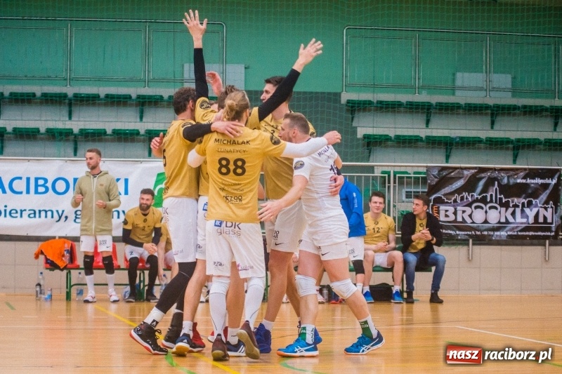 Zdjęcie w galerii na portalu naszraciborz.pl: RLPS: Przebudzenie Lunatyków. Leśna Perła zdetronizowana! [FOTO] wiadomości z regionu