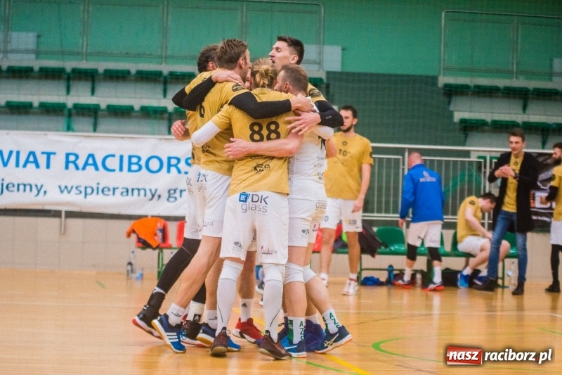 Zdjęcie w galerii na portalu naszraciborz.pl: RLPS: Przebudzenie Lunatyków. Leśna Perła zdetronizowana! [FOTO] wiadomości z regionu