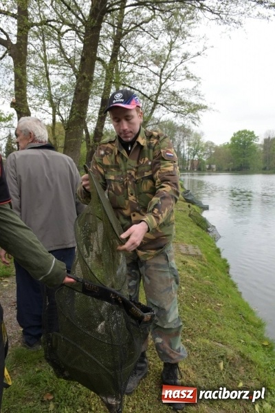 Zdjęcie w galerii na portalu naszraciborz.pl: Karpie dawały miejsce w czołówce. Wędkarze rozpoczęli sezon  wiadomości z regionu