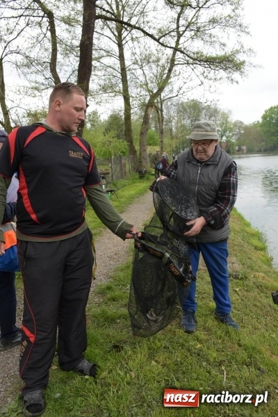 Zdjęcie w galerii na portalu naszraciborz.pl: Karpie dawały miejsce w czołówce. Wędkarze rozpoczęli sezon  wiadomości z regionu