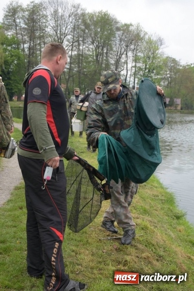 Zdjęcie w galerii na portalu naszraciborz.pl: Karpie dawały miejsce w czołówce. Wędkarze rozpoczęli sezon  wiadomości z regionu