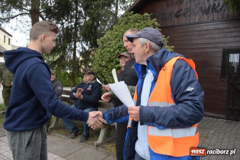 Zdjęcie w galerii na portalu naszraciborz.pl: Karpie dawały miejsce w czołówce. Wędkarze rozpoczęli sezon  wiadomości z regionu