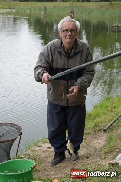 Zdjęcie w galerii na portalu naszraciborz.pl: Karpie dawały miejsce w czołówce. Wędkarze rozpoczęli sezon  wiadomości z regionu