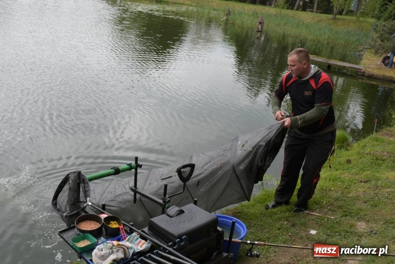 Zdjęcie w galerii na portalu naszraciborz.pl: Karpie dawały miejsce w czołówce. Wędkarze rozpoczęli sezon  wiadomości z regionu