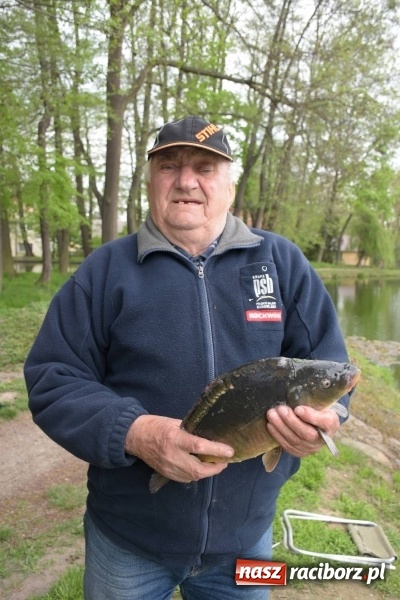 Zdjęcie w galerii na portalu naszraciborz.pl: Karpie dawały miejsce w czołówce. Wędkarze rozpoczęli sezon  wiadomości z regionu