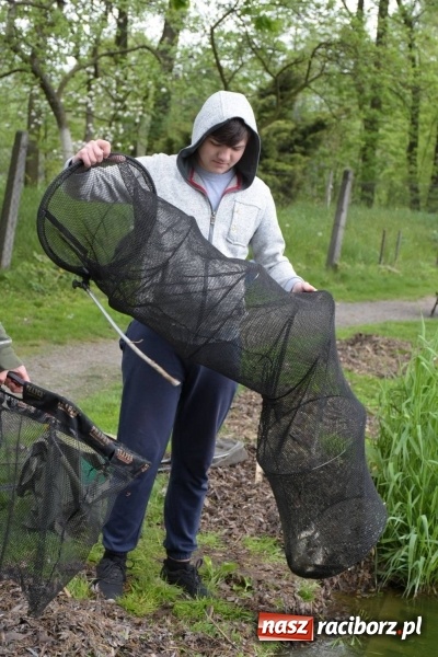 Zdjęcie w galerii na portalu naszraciborz.pl: Karpie dawały miejsce w czołówce. Wędkarze rozpoczęli sezon  wiadomości z regionu