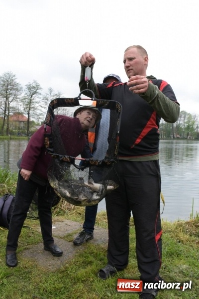 Zdjęcie w galerii na portalu naszraciborz.pl: Karpie dawały miejsce w czołówce. Wędkarze rozpoczęli sezon  wiadomości z regionu