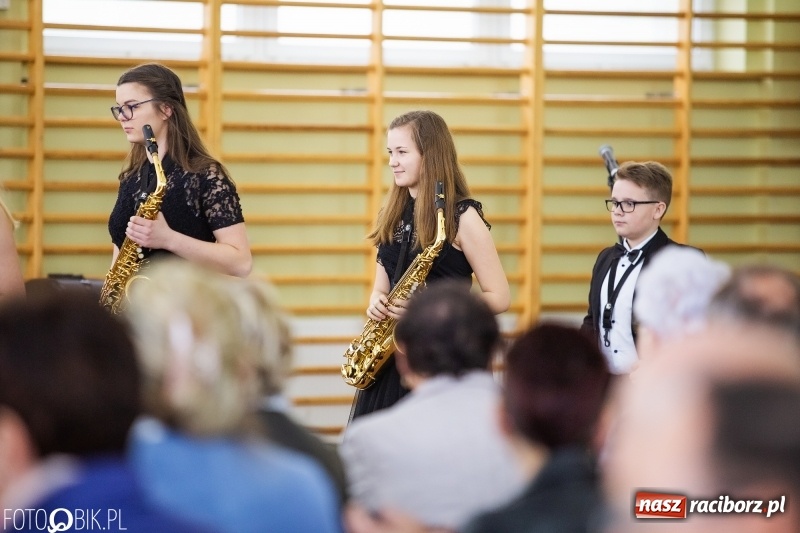 Zdjęcie w galerii na portalu naszraciborz.pl: Klasycznie i filmowo dookoła świata w Pietrowicach Wielkich wiadomości z regionu