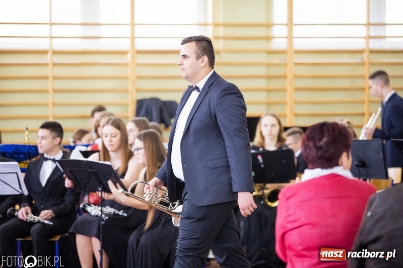 Zdjęcie w galerii na portalu naszraciborz.pl: Klasycznie i filmowo dookoła świata w Pietrowicach Wielkich wiadomości z regionu