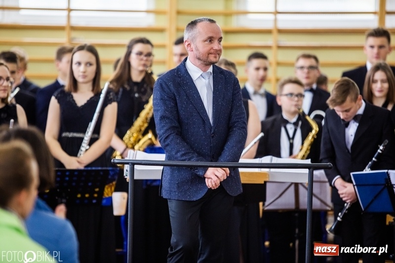 Zdjęcie w galerii na portalu naszraciborz.pl: Klasycznie i filmowo dookoła świata w Pietrowicach Wielkich wiadomości z regionu