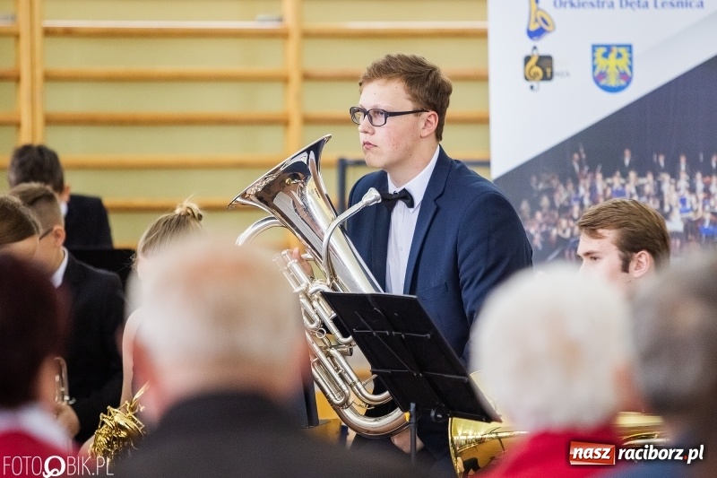 Zdjęcie w galerii na portalu naszraciborz.pl: Klasycznie i filmowo dookoła świata w Pietrowicach Wielkich wiadomości z regionu