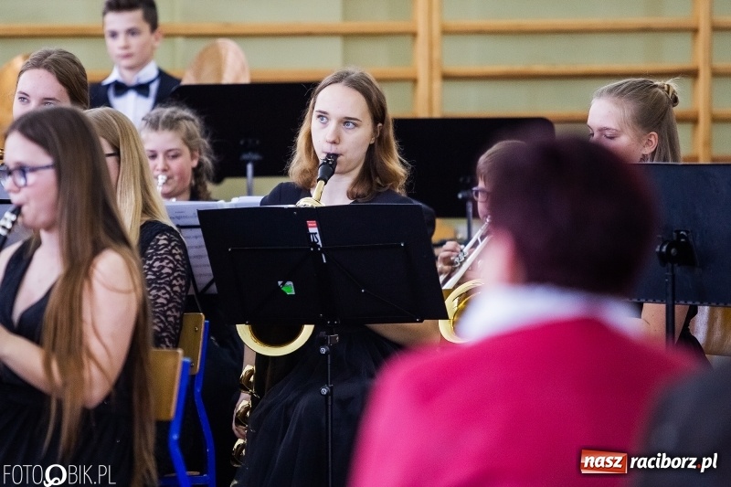 Zdjęcie w galerii na portalu naszraciborz.pl: Klasycznie i filmowo dookoła świata w Pietrowicach Wielkich wiadomości z regionu