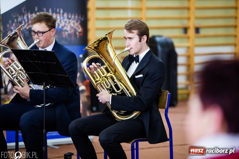 Zdjęcie w galerii na portalu naszraciborz.pl: Klasycznie i filmowo dookoła świata w Pietrowicach Wielkich wiadomości z regionu