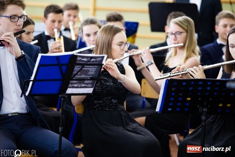 Zdjęcie w galerii na portalu naszraciborz.pl: Klasycznie i filmowo dookoła świata w Pietrowicach Wielkich wiadomości z regionu