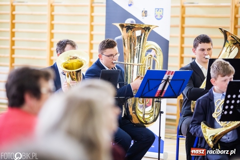 Zdjęcie w galerii na portalu naszraciborz.pl: Klasycznie i filmowo dookoła świata w Pietrowicach Wielkich wiadomości z regionu