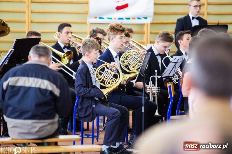 Zdjęcie w galerii na portalu naszraciborz.pl: Klasycznie i filmowo dookoła świata w Pietrowicach Wielkich wiadomości z regionu