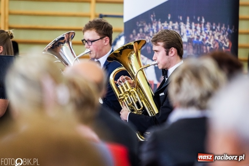 Zdjęcie w galerii na portalu naszraciborz.pl: Klasycznie i filmowo dookoła świata w Pietrowicach Wielkich wiadomości z regionu