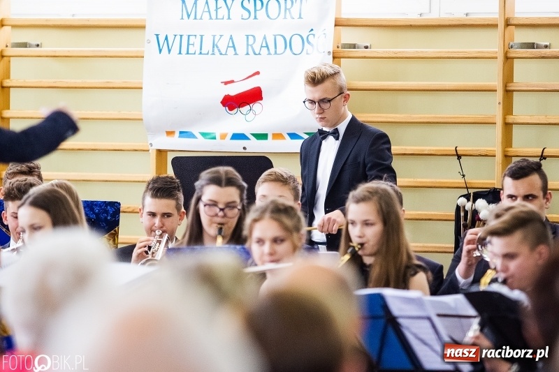 Zdjęcie w galerii na portalu naszraciborz.pl: Klasycznie i filmowo dookoła świata w Pietrowicach Wielkich wiadomości z regionu