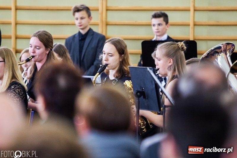 Zdjęcie w galerii na portalu naszraciborz.pl: Klasycznie i filmowo dookoła świata w Pietrowicach Wielkich wiadomości z regionu
