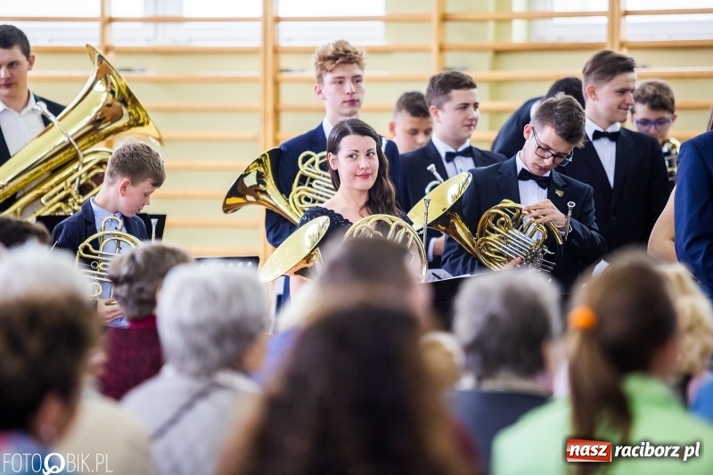 Zdjęcie w galerii na portalu naszraciborz.pl: Klasycznie i filmowo dookoła świata w Pietrowicach Wielkich wiadomości z regionu