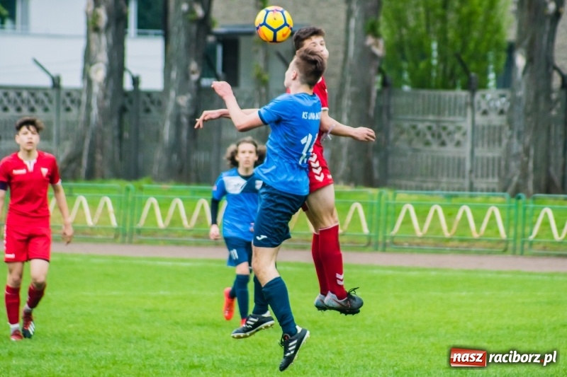 Zdjęcie w galerii na portalu naszraciborz.pl: Choć bardzo się starali, Tychom punktów nie urwali [FOTO] wiadomości z regionu
