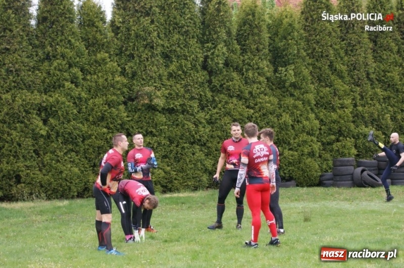Zdjęcie w galerii na portalu naszraciborz.pl: Drugie miejsce kuźniańskiego komendanta w podciąganiu na drążku wiadomości z regionu