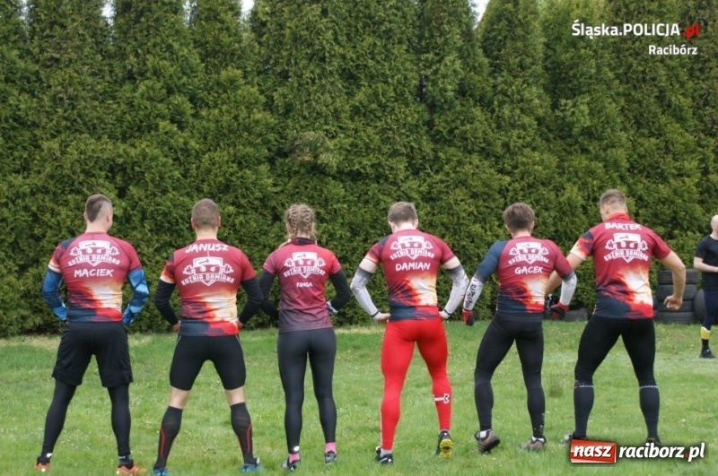 Zdjęcie w galerii na portalu naszraciborz.pl: Drugie miejsce kuźniańskiego komendanta w podciąganiu na drążku wiadomości z regionu