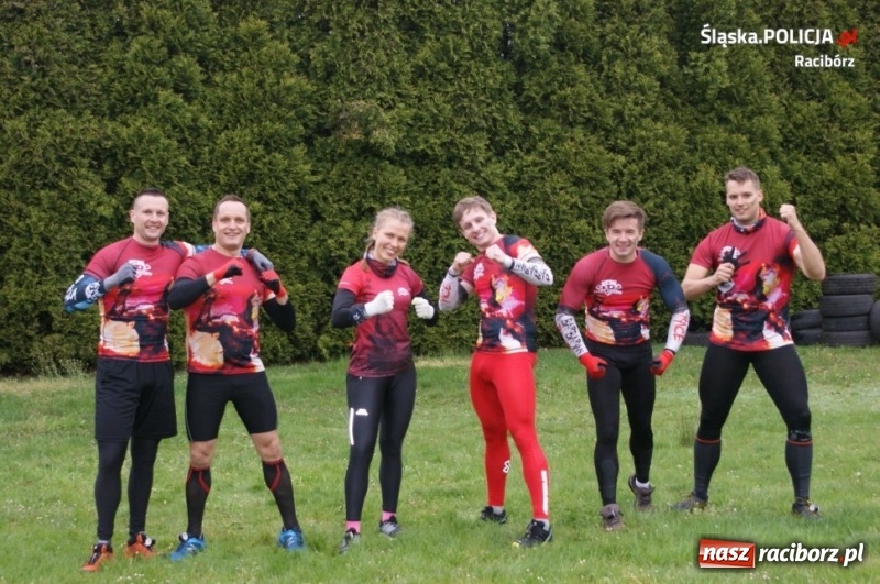 Zdjęcie w galerii na portalu naszraciborz.pl: Drugie miejsce kuźniańskiego komendanta w podciąganiu na drążku wiadomości z regionu