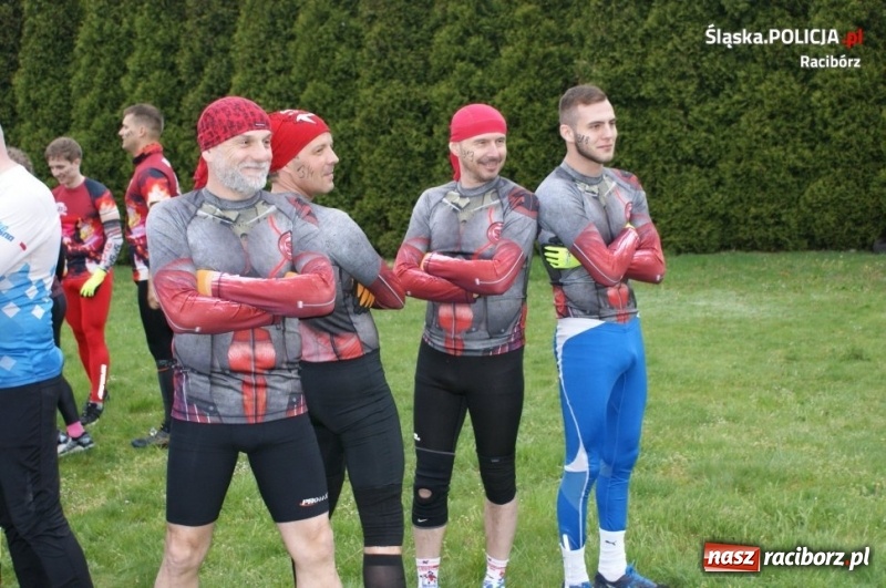 Zdjęcie w galerii na portalu naszraciborz.pl: Drugie miejsce kuźniańskiego komendanta w podciąganiu na drążku wiadomości z regionu