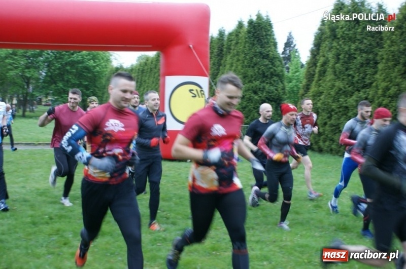 Zdjęcie w galerii na portalu naszraciborz.pl: Drugie miejsce kuźniańskiego komendanta w podciąganiu na drążku wiadomości z regionu