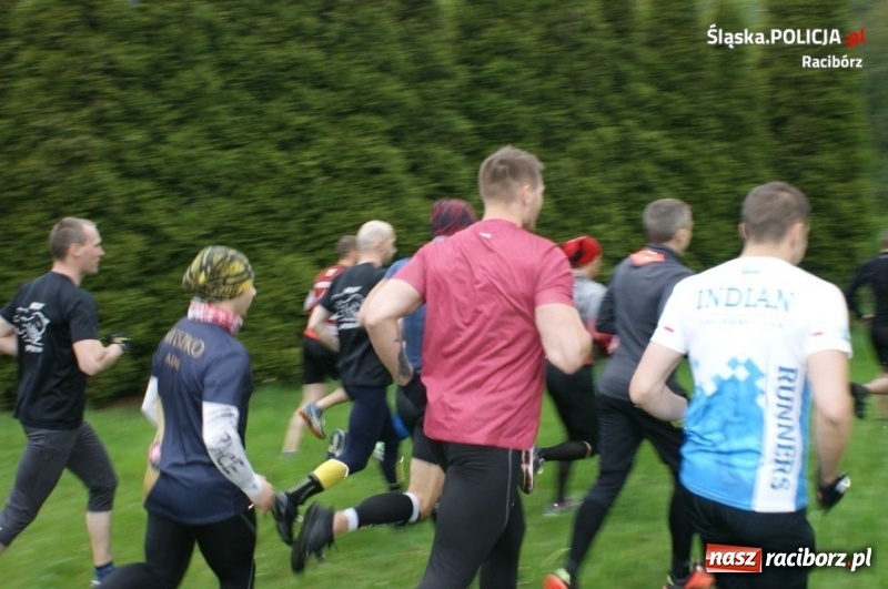 Zdjęcie w galerii na portalu naszraciborz.pl: Drugie miejsce kuźniańskiego komendanta w podciąganiu na drążku wiadomości z regionu