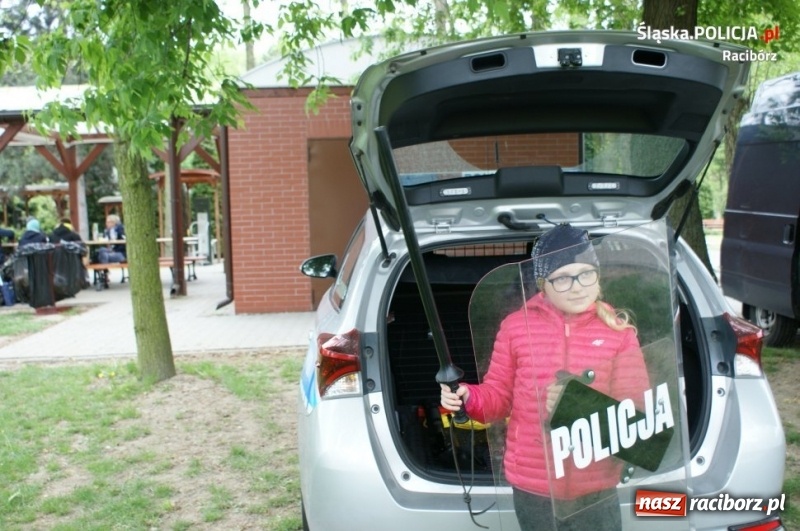 Zdjęcie w galerii na portalu naszraciborz.pl: Drugie miejsce kuźniańskiego komendanta w podciąganiu na drążku wiadomości z regionu