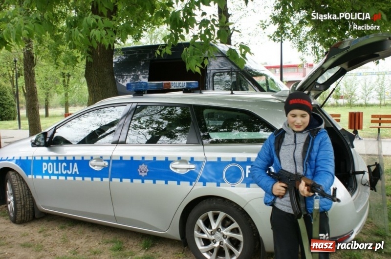 Zdjęcie w galerii na portalu naszraciborz.pl: Drugie miejsce kuźniańskiego komendanta w podciąganiu na drążku wiadomości z regionu