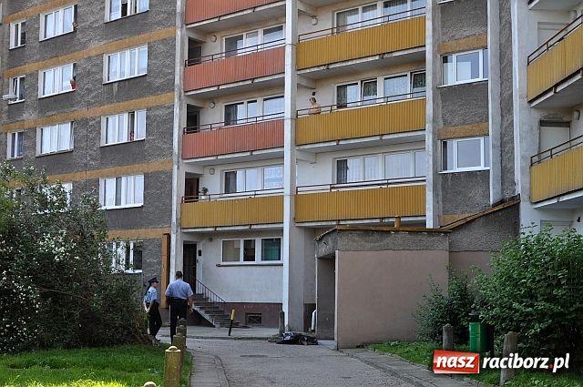 Zdjęcie w galerii na portalu naszraciborz.pl: Wyskoczył z dziesiątego piętra wiadomości z regionu