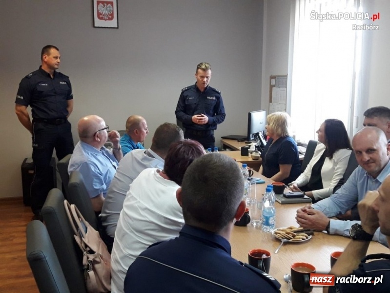 Zdjęcie w galerii na portalu naszraciborz.pl: Policjanci i sołtysi wzięli się za dzikie wysypiska  wiadomości z regionu