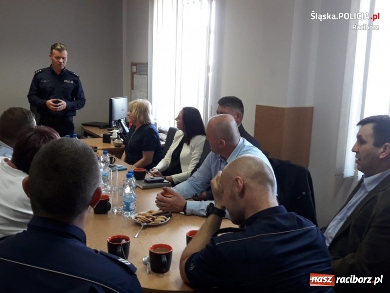 Zdjęcie w galerii na portalu naszraciborz.pl: Policjanci i sołtysi wzięli się za dzikie wysypiska  wiadomości z regionu