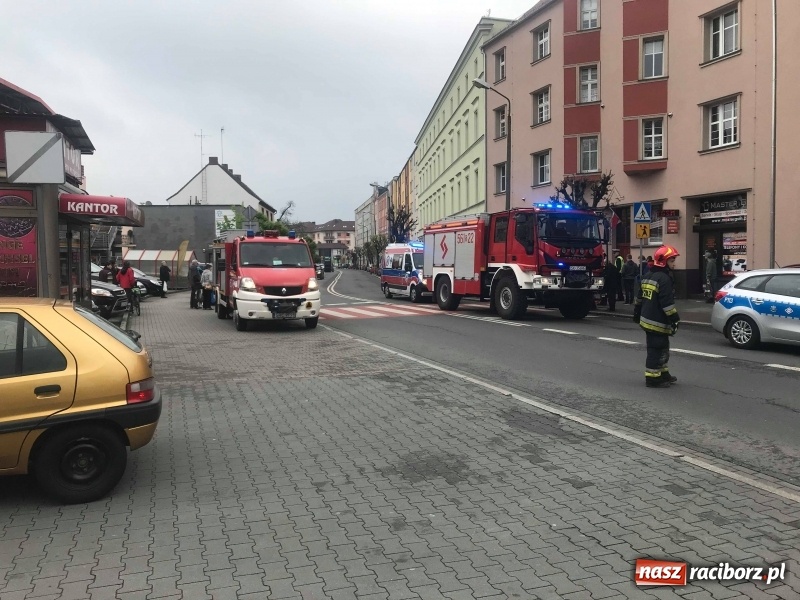 Zdjęcie w galerii na portalu naszraciborz.pl: Zdarzenie drogowe na Opawskiej. Punto uderzyło w skodę [FOTO] wiadomości z regionu